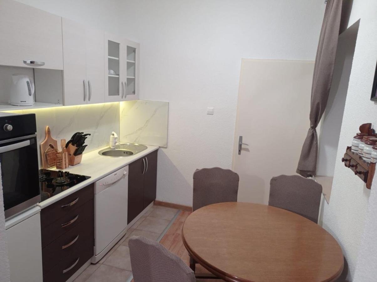 Апартаменты Apartman Lili Ливно Экстерьер фото