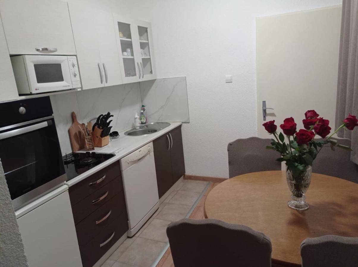 Апартаменты Apartman Lili Ливно Экстерьер фото